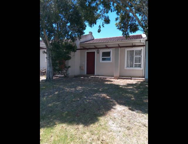 2 BEDROOM TOWNHOUSE FOR SALE IN STELLENDALE
